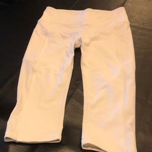 LuluLemon White spandex capri.  Sz small